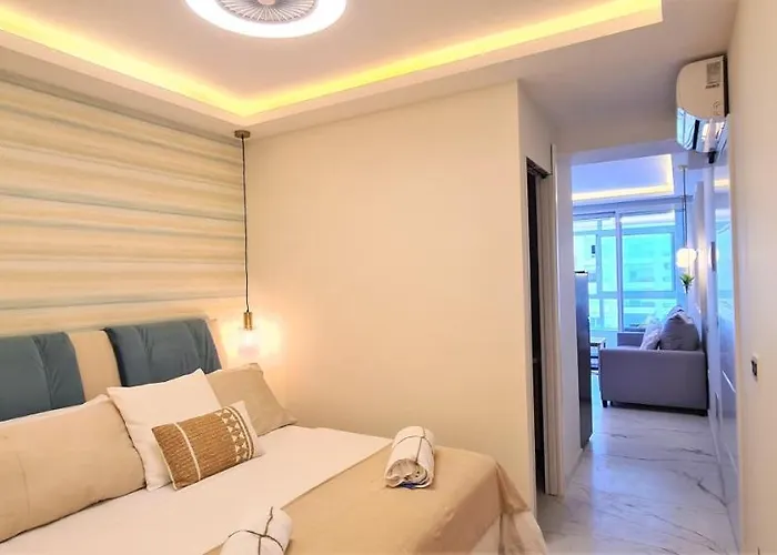 Linea De Playa 公寓 埃斯特波纳